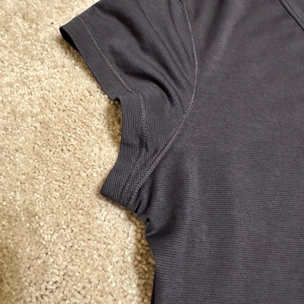 Old Navy Active dark navy tee shirt - Picture 5 of 7